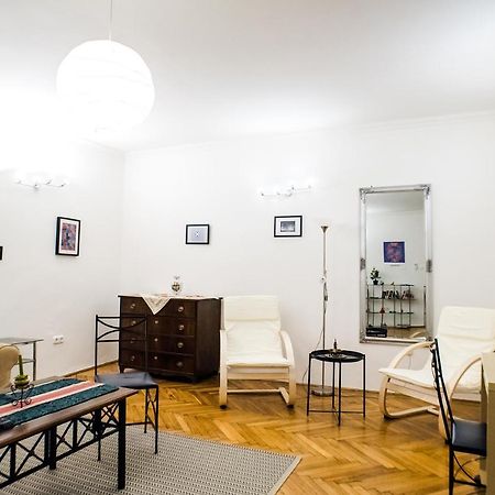 Apartment At The Deak Ferenc Ter Budapest Ngoại thất bức ảnh