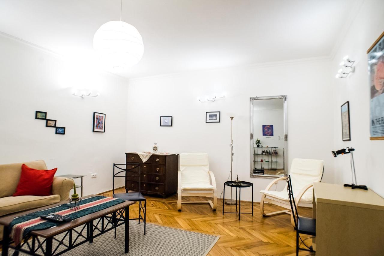 Apartment At The Deak Ferenc Ter Budapest Ngoại thất bức ảnh